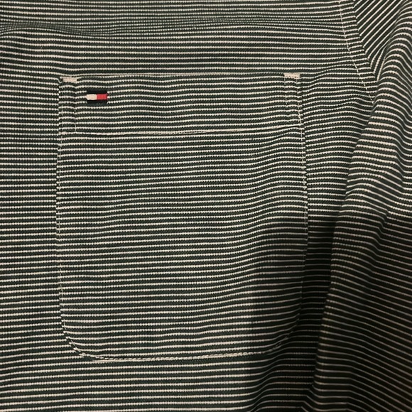Men’s Tommy Hilfiger Size M - Picture 3 of 4